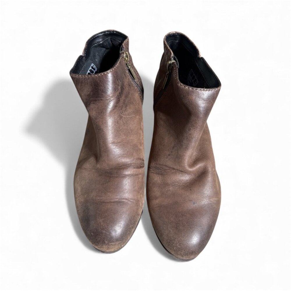 Clarks Women’s Brown Leather Ankle Boots Size 8 M – Comfortable Everyday Style